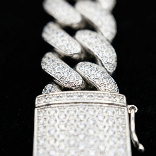 Slim Polished Cuban Link Bracelet In Silver With Pavé-Set End Cap Clasp