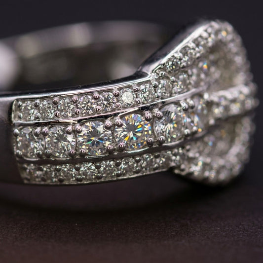 Graduated Round-Cut Diamond Band Ring In White Gold
