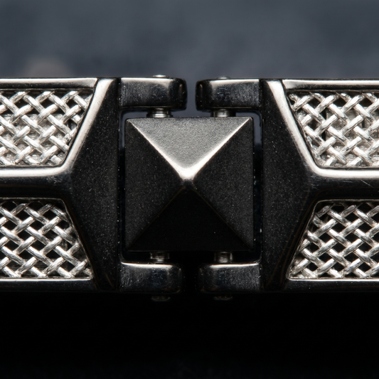 The Nero Vanguard Pyramid Link Bracelet